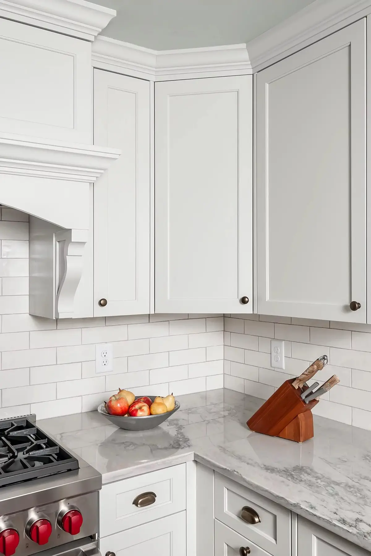 Pineville Rd, Newtown, PA 18940 6 | The Home X Modern white kitchen with glass cabinet uppers and a waterfall quartz island.